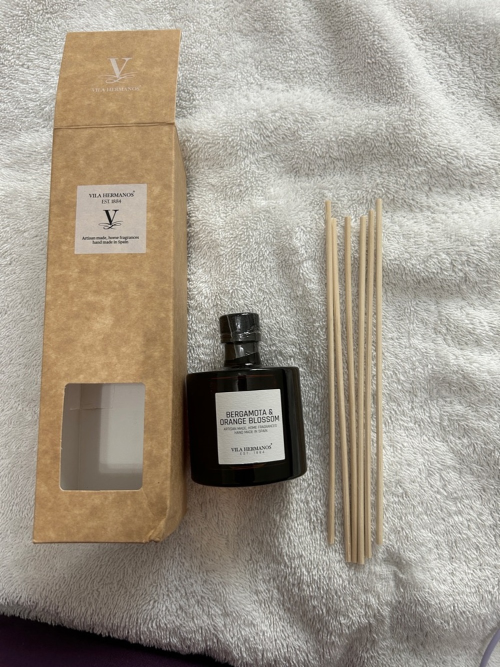 Vila Hermanos Bergamot & Orange Blossom Reed Diffuser - Black Bottle